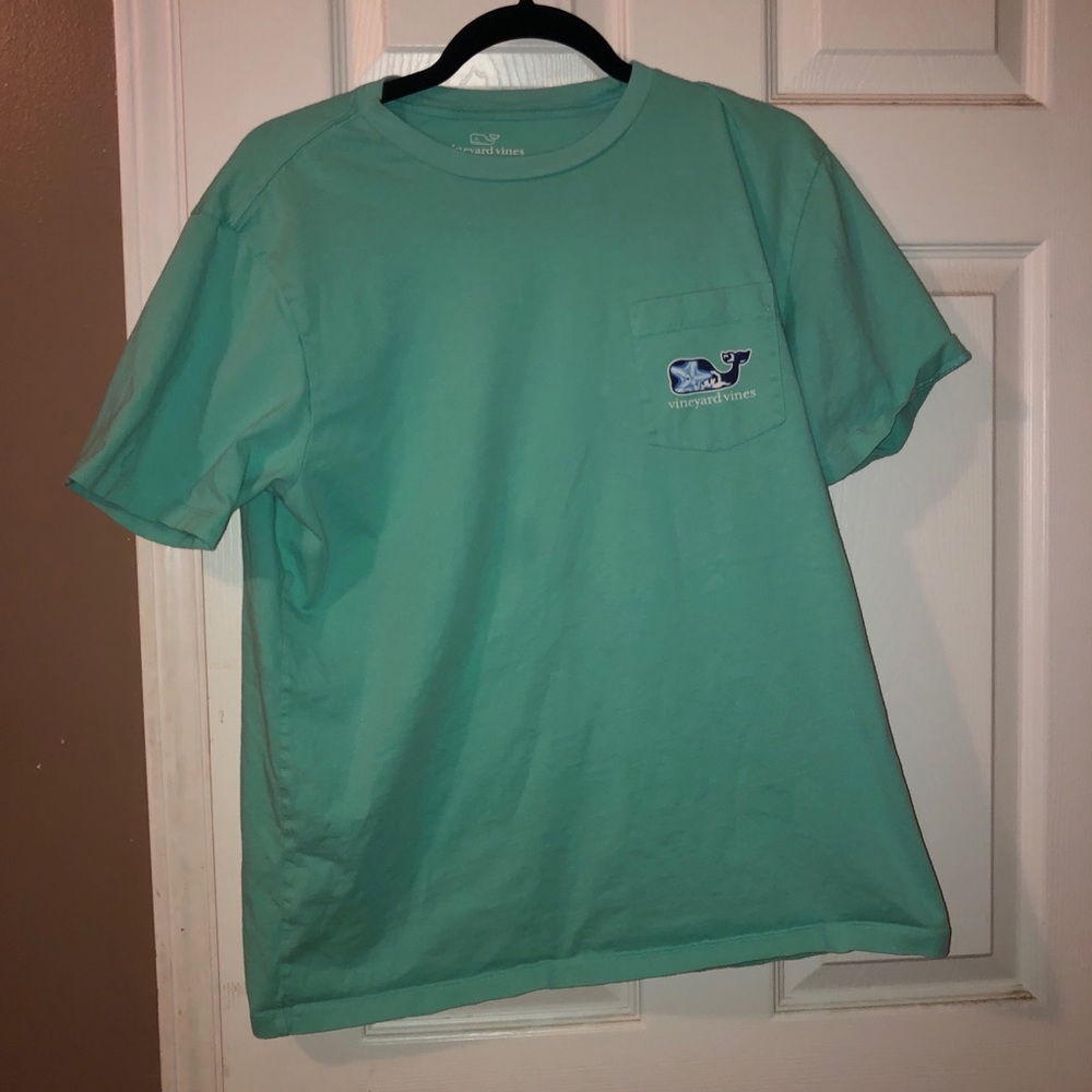 vineyard vines t shirt